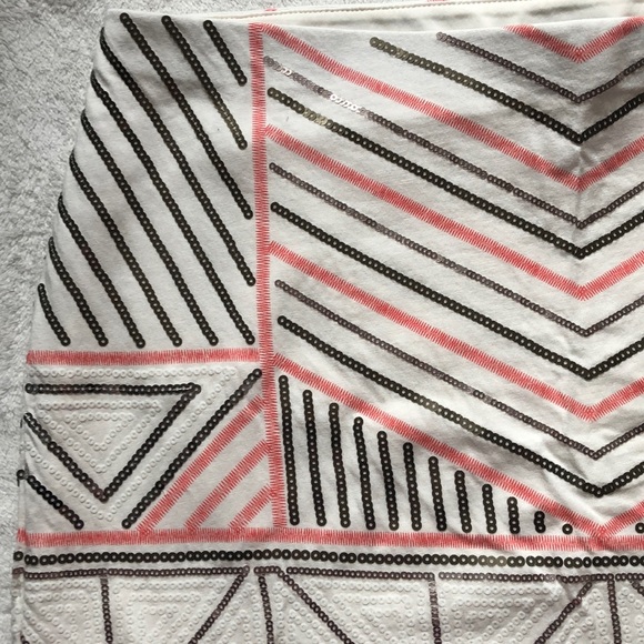 ☘️☘️ NWOT Express sequin mini skirt - Picture 2 of 8